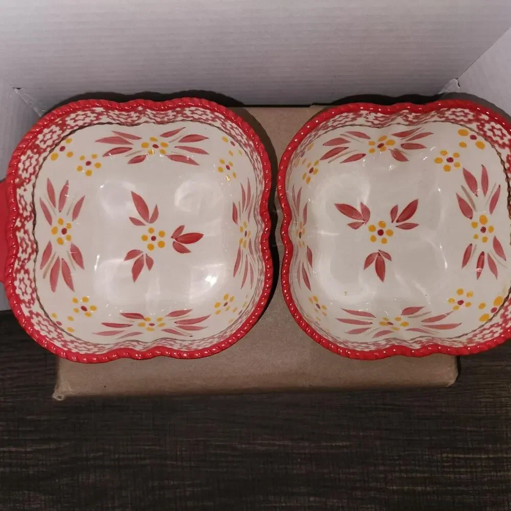 Super cute set of two bowls